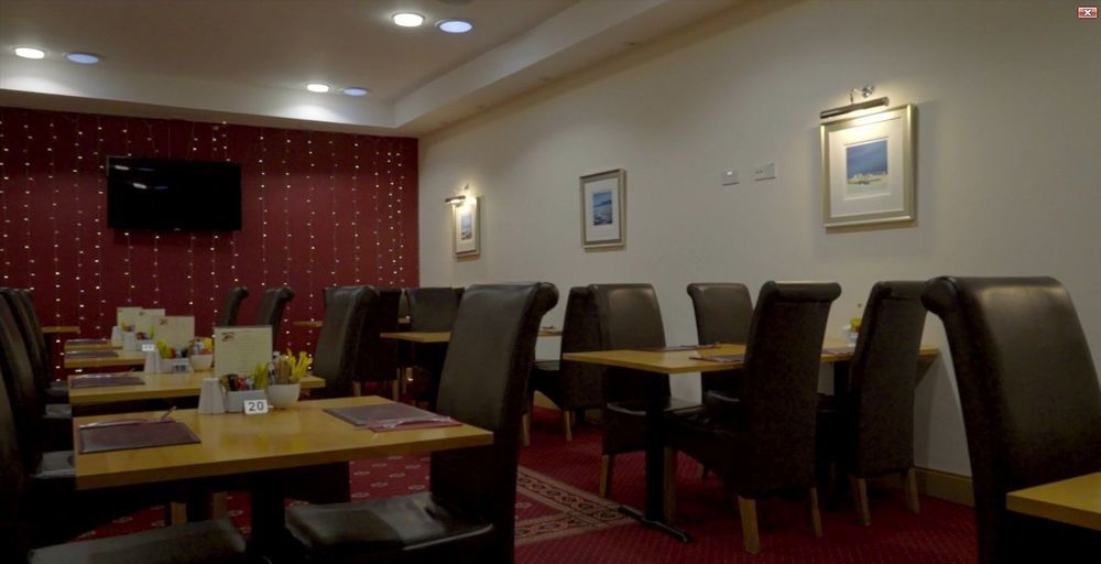 Portrush Adelphi Exterior foto The interior of the lounge